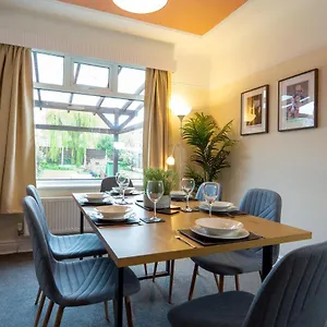 Apartment Strawberry Fields House - Air Host & - 3 Bedroom Liverpool