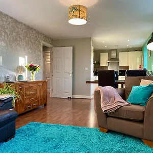 The Orchid-central Beeston-private Apartment-smarttv-free Wi-fi-tram-parking Nottingham